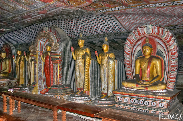 v jeskynn�ch chr�mech - Dambulla