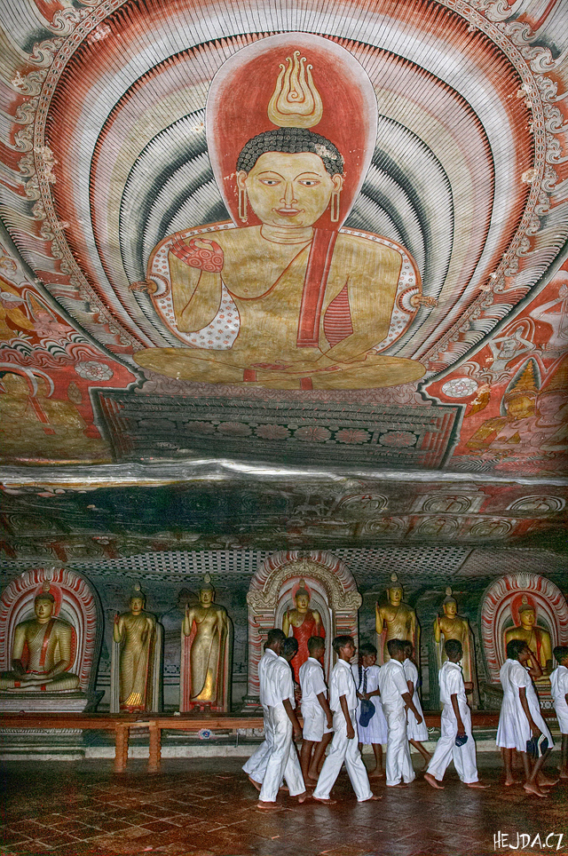 v jeskynn�ch chr�mech - Dambulla