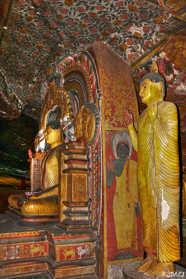 v jeskynn�ch chr�mech - Dambulla
