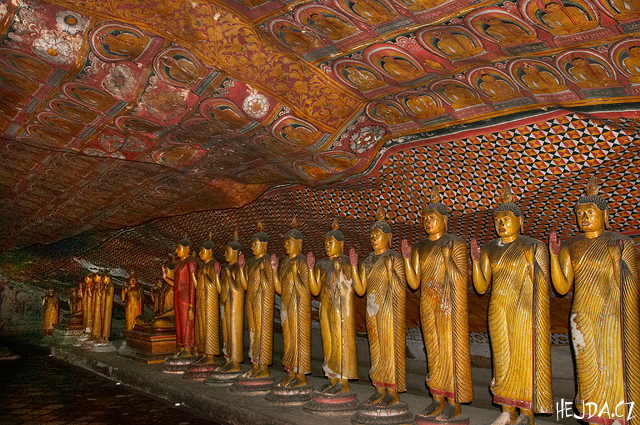 v jeskynn�ch chr�mech - Dambulla