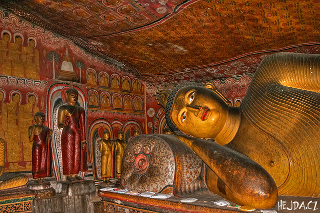 v jeskynn�ch chr�mech - Dambulla
