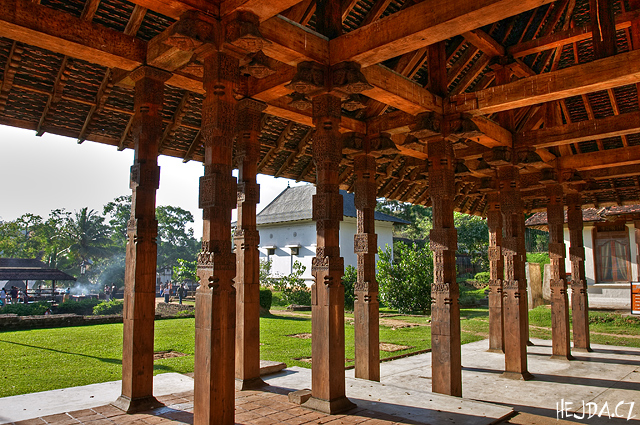 v chr�m� Buddhova zubu - Kandy