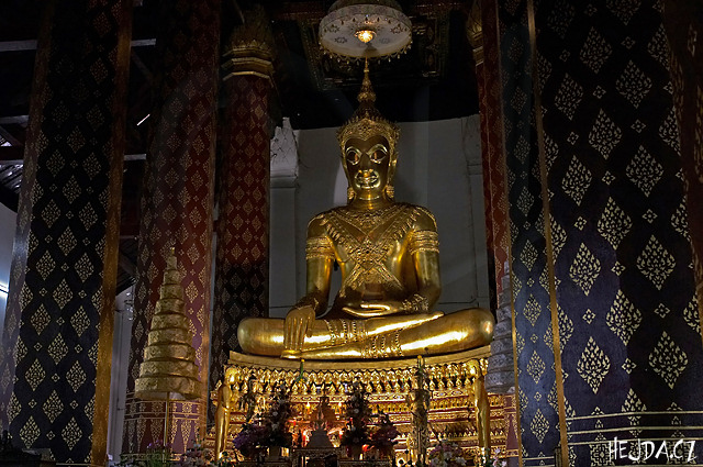 budha v Wat Phra Meru